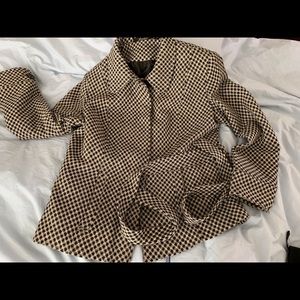 Short checkered jacket with belt